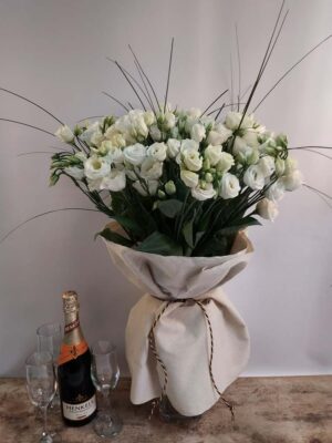 Impressive Bouquet with white lycian flowers and champagne and 2 glasses