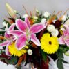 Πολύχρωμο,χαρούμενο μπουκέτο με ποικιλία λουλουδιών