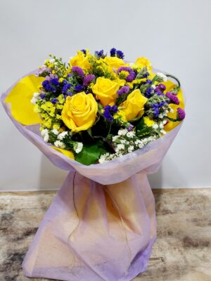 “Cleopatra”, country bouquet with yellow roses and amaranth flowers.