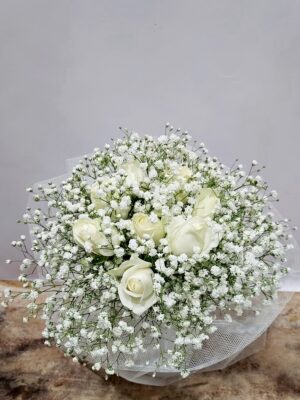 Bridal bouquet with 10 white roses and rich plaster of paris for a civil as well as a religious wedding
