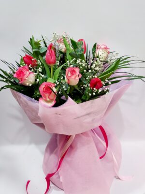 ”Iphigenia”, a beautiful combination of tulips and roses
