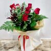Χαρούμενο μπουκέτο με όμορφα δίχρωμα τριαντάφυλλα και υπέροχες τουλίπες!
