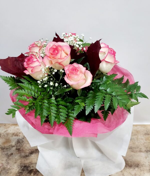 “Obvious joy”, romantic bouquet with 7 beautiful roses in shades of pink