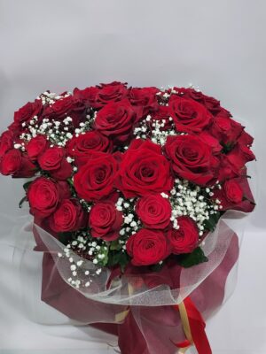 Impressive bouquet of love with 40 red roses!