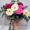Εντυπωσιακό χαρούμενο μπουκέτο με ποικιλία όμορφων λουλουδιών και χρωμάτων,για κάθε περίσταση