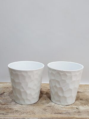 White embossed ceramic caspo “Oscar” dimension w13x15h