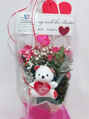 Ένα πρωτότυπο σχέδιο συσκευασίας λουλουδιών,45χ20 εκ. Τριαντάφυλλα μίνι φούξια χρώμα και αρκουδάκι μπρελόκ